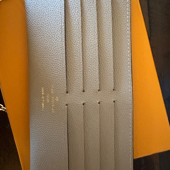 Louis Vuitton Pochette Félicie: turtledove - Picture 3 of 6